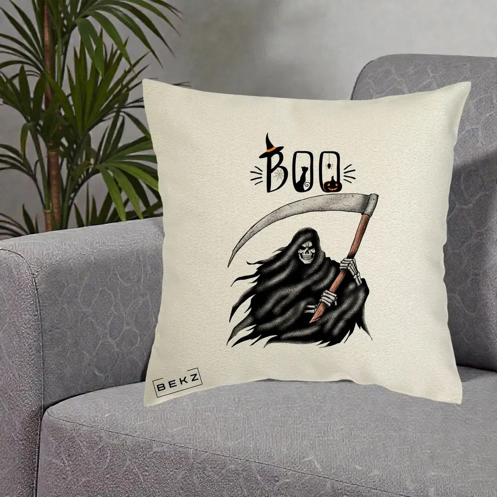 Perna Decorativa Halloween Boo Grim Reaper cu Coasa, 40x40 cm, Ecru, Husa Detasabila, Perna Inclusa, BEKZ®