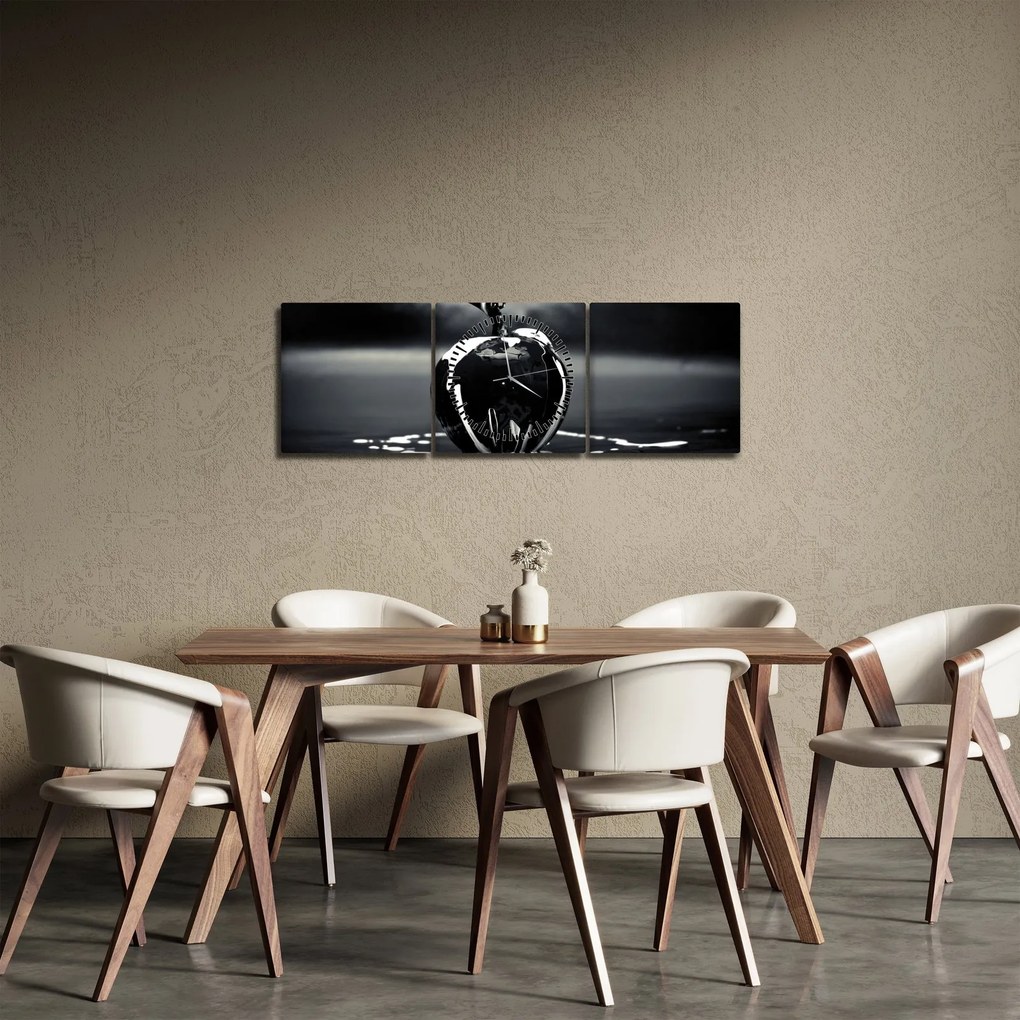Tablou cu mărul negru (cu ceas) (90x30 cm)