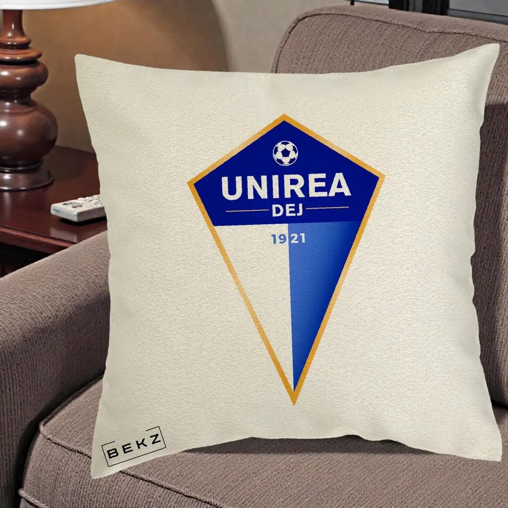 Perna Personalizata Unirea Dej 1921 Fotbal, 40x40 cm, Ecru, Husa Detasabila, Perna Inclusa, BEKZ®