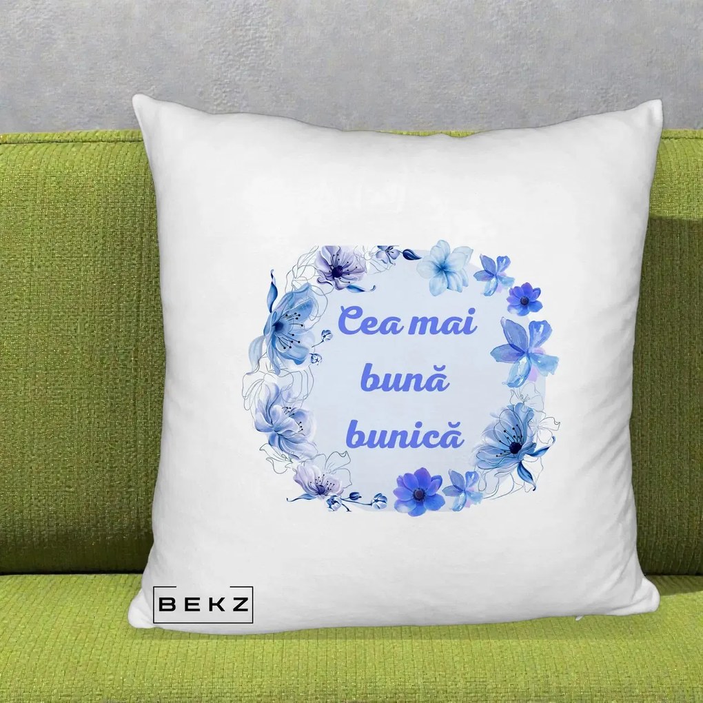 Cadou pentru Bunica - Perna Personalizata Cea Mai Buna Bunica Coronita Flori Albastre Acuarela, 40x40 cm, Alb Pufos, Husa Detasabila, Perna Inclusa, BEKZ®