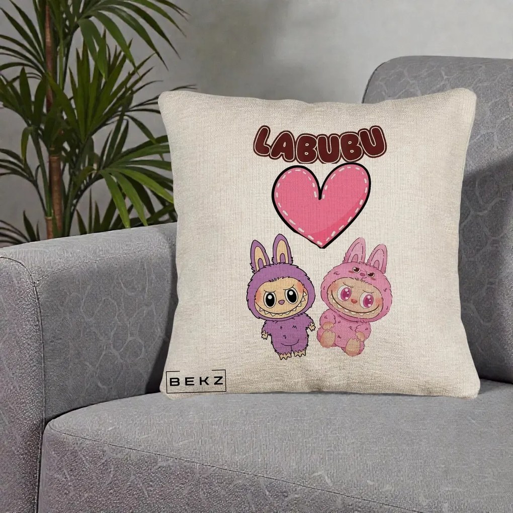 Perna Personalizata Labubu Cuplu Inima, 40x40 cm, Bej Canapea, Husa Detasabila, Perna Inclusa, BEKZ®