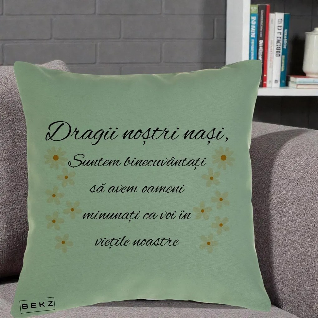 Cadou pentru Nasi - Perna Personalizata Dragii Nostri Nasi Suntem Binecuvantati cu Floricele, 40x40 cm, Verde, Husa Detasabila, Perna Inclusa, BEKZ®