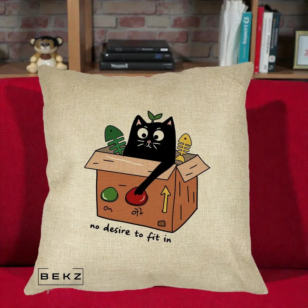 Perna Decorativa Pisica in Cutie No Desire to Fit In, 40x40 cm, Crem, Husa Detasabila, Perna Inclusa, BEKZ®