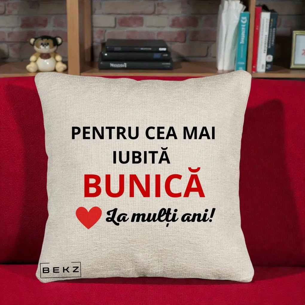 Cadou pentru Bunica - Perna Personalizata Pentru Cea Mai Iubita Bunica La Multi Ani Rosu, 40x40 cm, Bej Canapea, Husa Detasabila, Perna Inclusa, BEKZ®