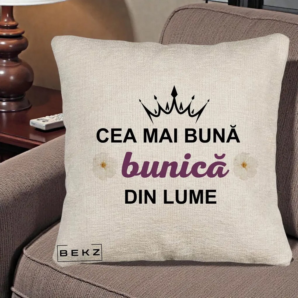 Cadou pentru Bunica - Perna Personalizata Cea Mai Buna Bunica Din Lume Coroana Mov Flori, 40x40 cm, Bej Canapea, Husa Detasabila, Perna Inclusa, BEKZ®