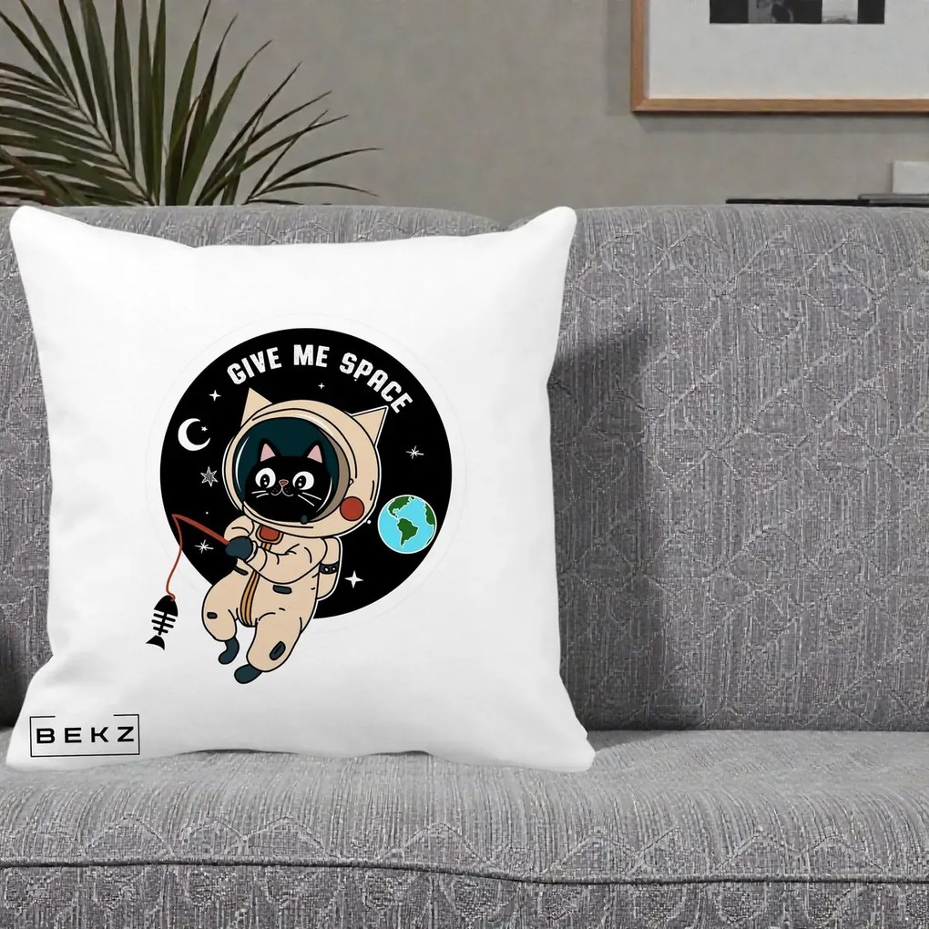 Perna Decorativa Give Me Space Pisica Astronaut, 40x40 cm, Alba Mata, Husa Detasabila, Perna Inclusa, BEKZ®