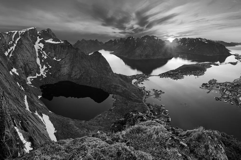 Fototapet panorama  montană în design alb-negru