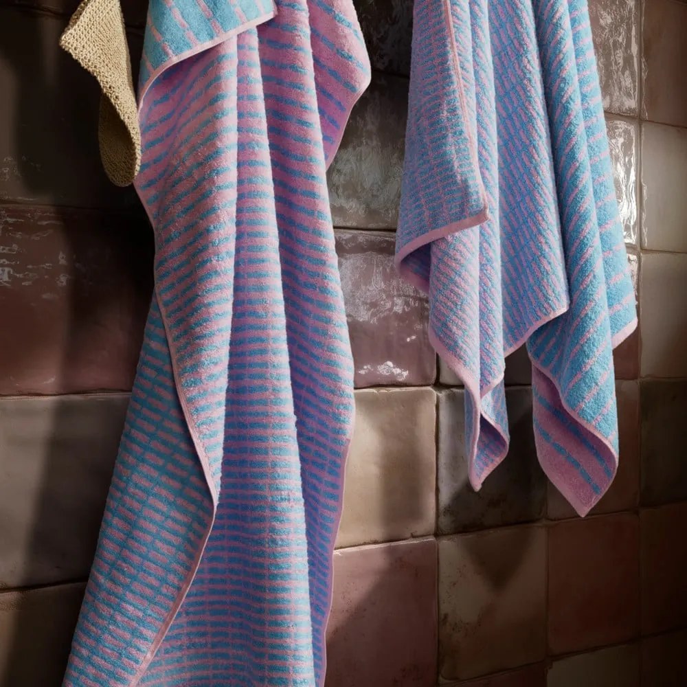 Prosop albastru/roz din amestec de bambus din frotir 50x100 cm Nuance – JUNA