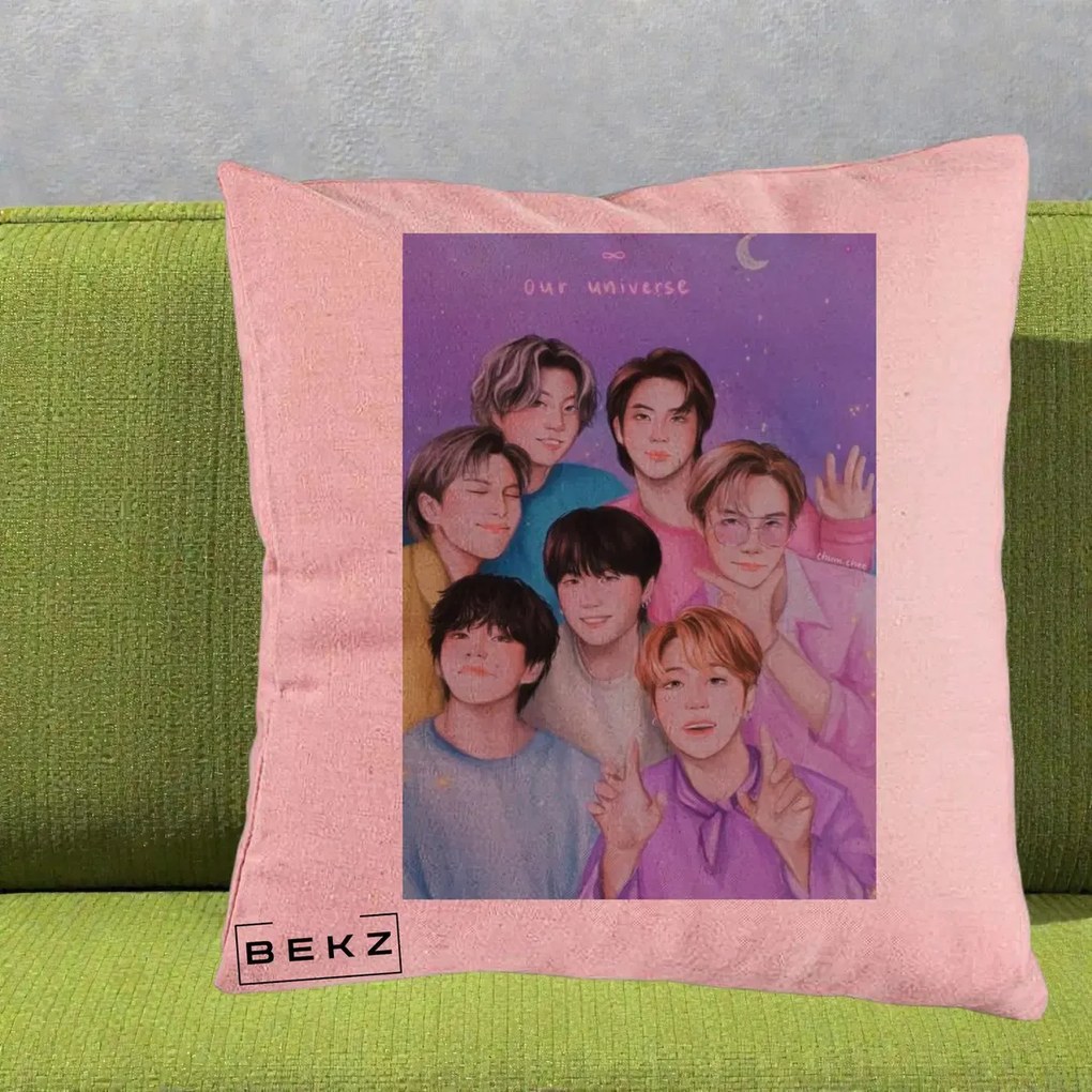 Perna Personalizata K-pop BTS Our Universe Fanart Violet Pastel, 40x40 cm, Roz, Husa Detasabila, Perna Inclusa, BEKZ®