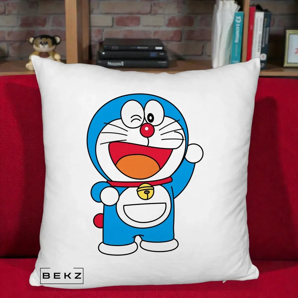 Perna Personalizata Doraemon Salutand, 40x40 cm, Alb Pufos, Husa Detasabila, Perna Inclusa, BEKZ®