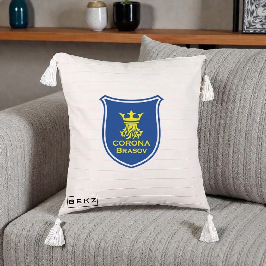 Perna Personalizata Corona Brasov Fotbal, 40x40 cm, Bej cu Franjuri, Husa Detasabila, Perna Inclusa, BEKZ®