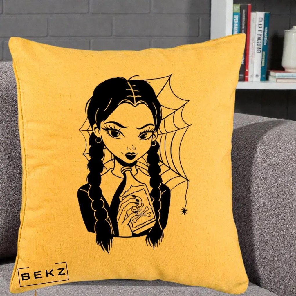 Perna Personalizata Wednesday cu Panza de Paianjen, 40x40 cm, Galben, Husa Detasabila, Perna Inclusa, BEKZ®