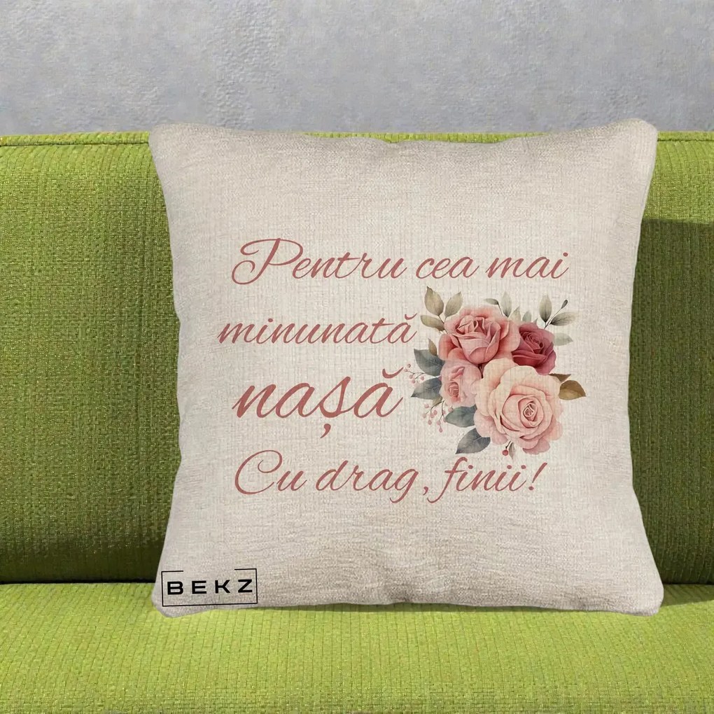 Cadou pentru Nasa - Perna Personalizata Pentru Cea mai Minunata Nasa Cu drag Finii, 40x40 cm, Bej Canapea, Husa Detasabila, Perna Inclusa, BEKZ®