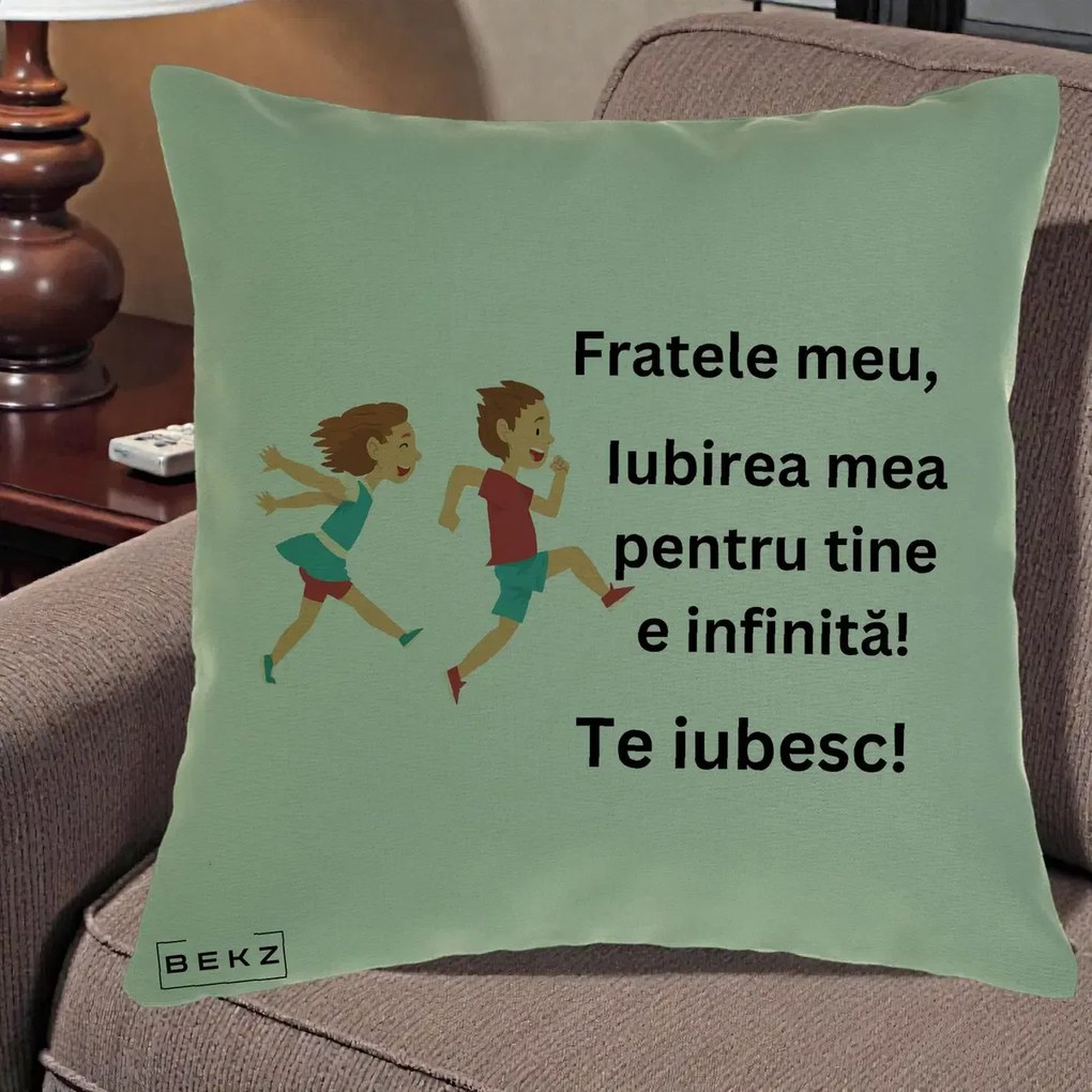 Cadou pentru Frate - Perna Personalizata Fratele Meu Te Iubesc Copii Alergand Colorat, 40x40 cm, Verde, Husa Detasabila, Perna Inclusa, BEKZ®