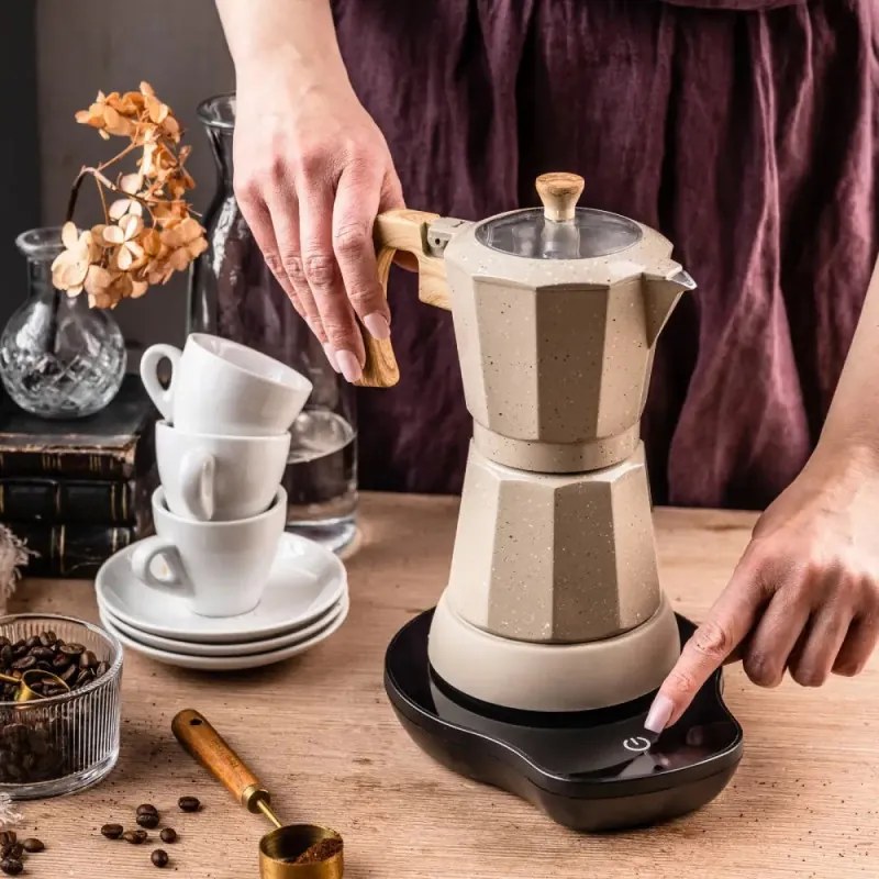 Cafetiera moka electrica Klausberg KB 7999, 500 W, 6 cesti, Element de incalzire incorporat, Supapa de siguranta, Bej