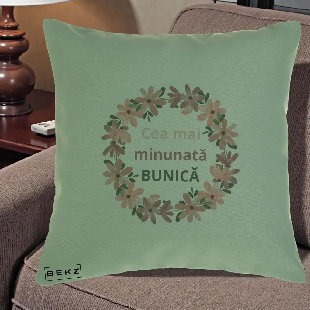 Cadou pentru Bunica - Perna Personalizata Cea Mai Minunata Bunica Coronita Flori Roz, 40x40 cm, Verde, Husa Detasabila, Perna Inclusa, BEKZ®