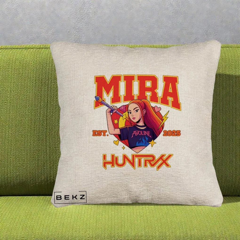 Perna Personalizata K-pop HUNTRX Mira Personaj Avoline, 40x40 cm, Bej Canapea, Husa Detasabila, Perna Inclusa, BEKZ®