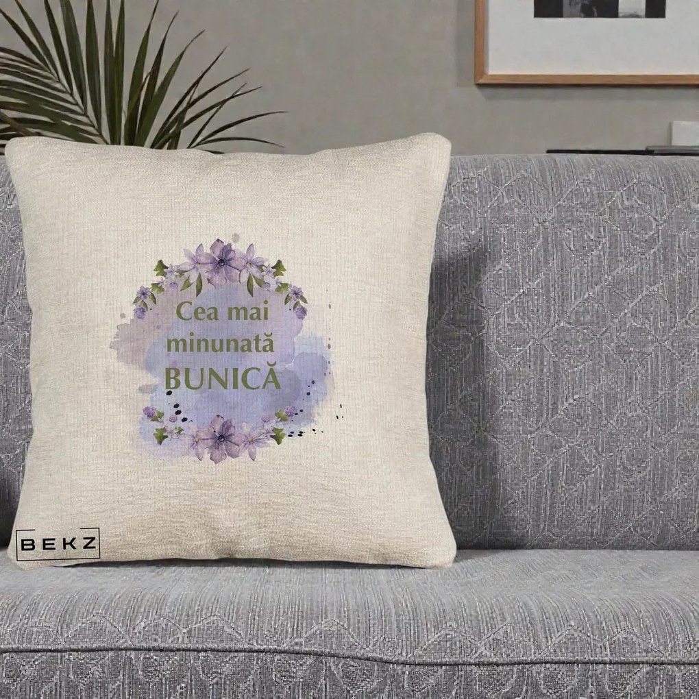 Cadou pentru Bunica - Perna Personalizata Cea Mai Minunata Bunica Flori Mov Acuarela Verde, 40x40 cm, Bej Canapea, Husa Detasabila, Perna Inclusa, BEKZ®