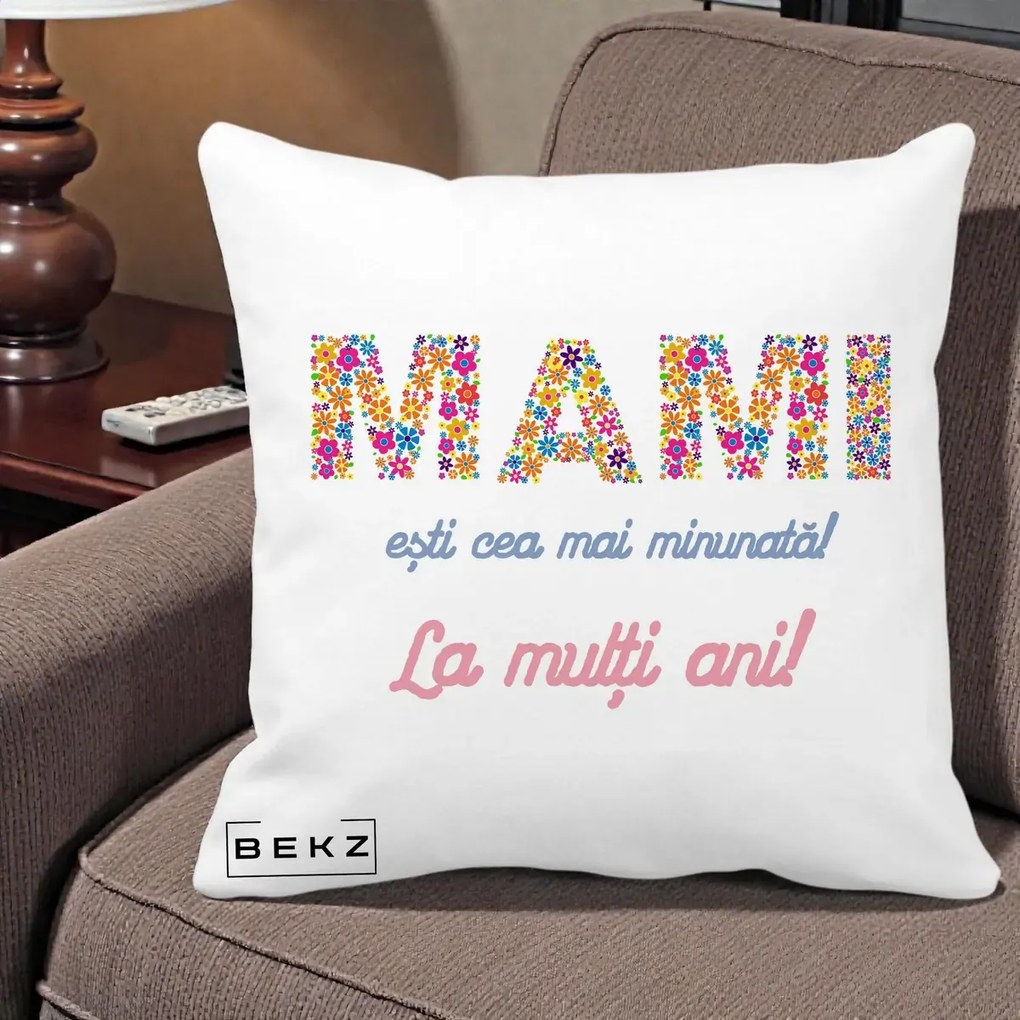 Cadou pentru Mama - Perna Personalizata Mami Esti Cea mai Minunata La Multi Ani cu Litere Florale, 40x40 cm, Alba Mata, Husa Detasabila, Perna Inclusa, BEKZ®