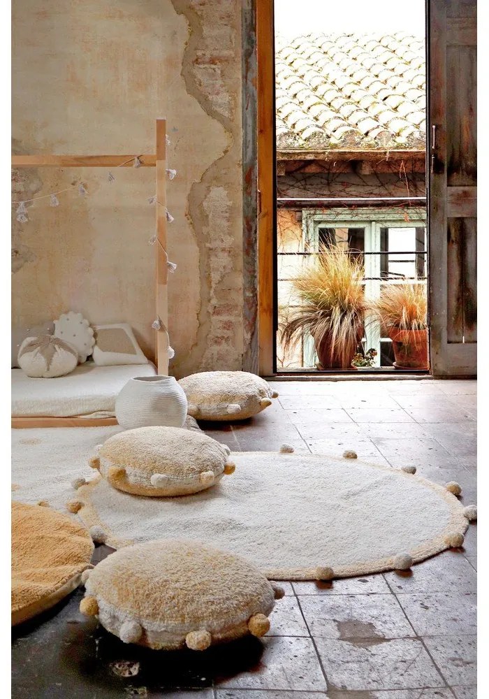 Covor pentru copii bej lavabil/țesut manual din bumbac ø120 cm Bubbly Honey – Lorena Canals