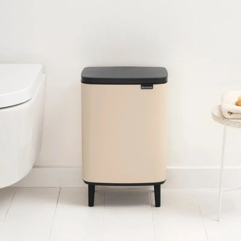 Cos de gunoi Brabantia Bo Small Hi 1010462, 12 L, Deschidere lina si silentioasa, Baza antiderapanta, Bej