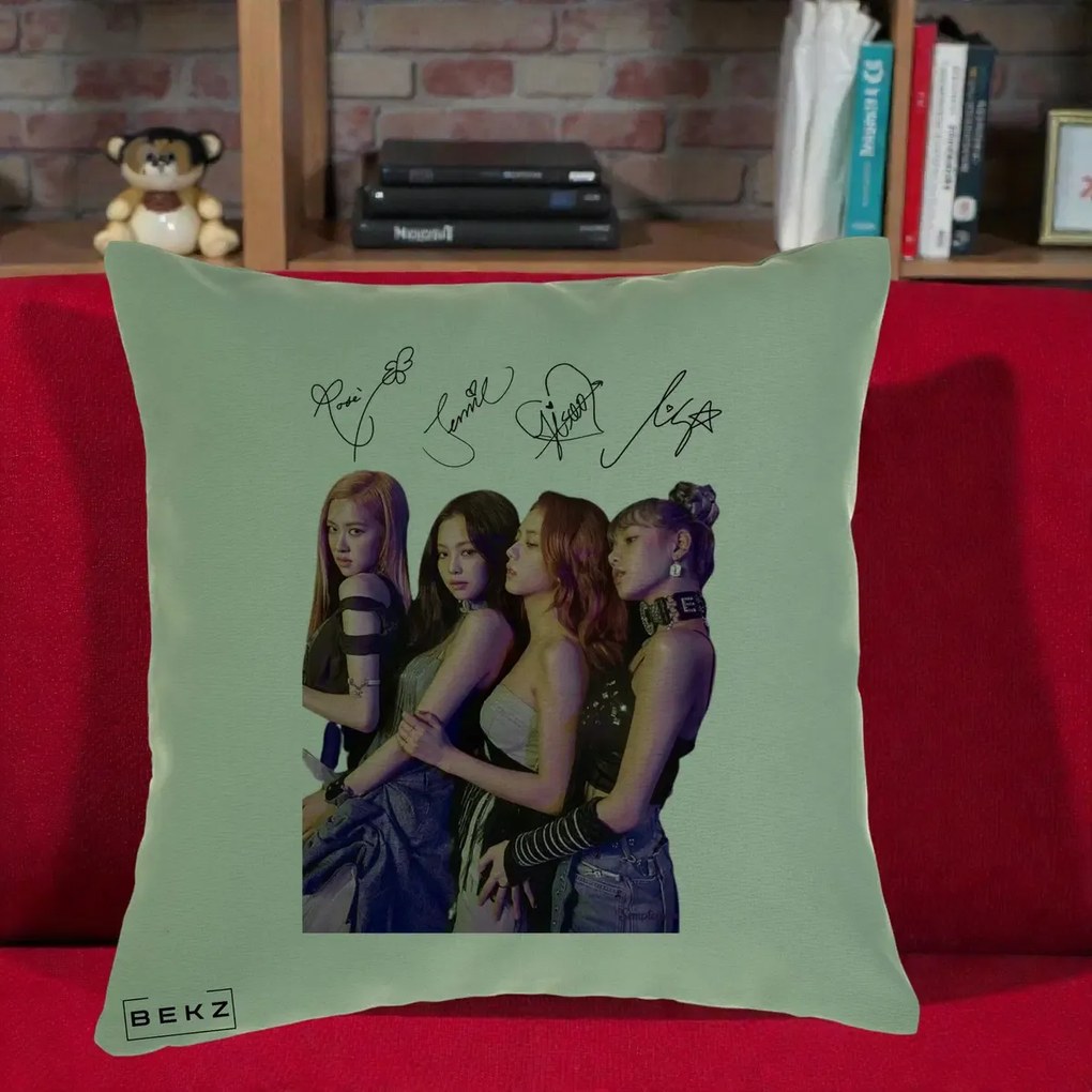 Perna Personalizata K-pop BLACKPINK Fotografie Grup Autografe Deasupra, 40x40 cm, Verde, Husa Detasabila, Perna Inclusa, BEKZ®