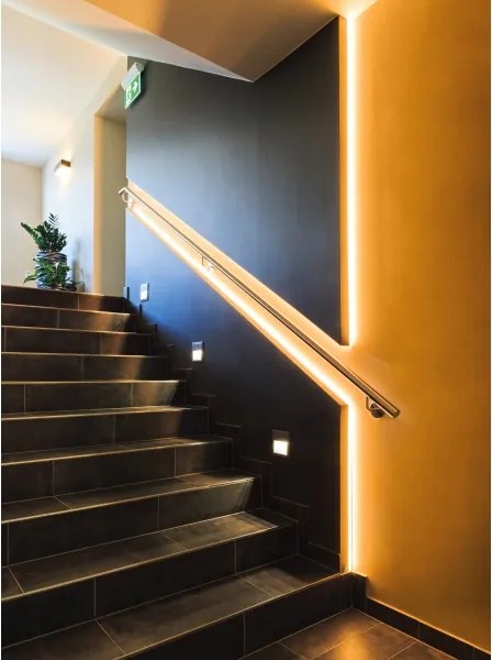 Bandă LED RGBW dimabilă 5m LED/11W/12/230V 2700-6500K Eglo 99686