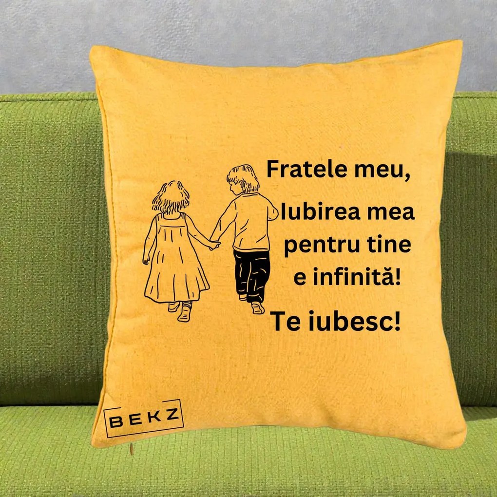 Cadou pentru Frate - Perna Personalizata Fratele Meu Te Iubesc Copii Tinand Maini Varianta 2, 40x40 cm, Galben, Husa Detasabila, Perna Inclusa, BEKZ®