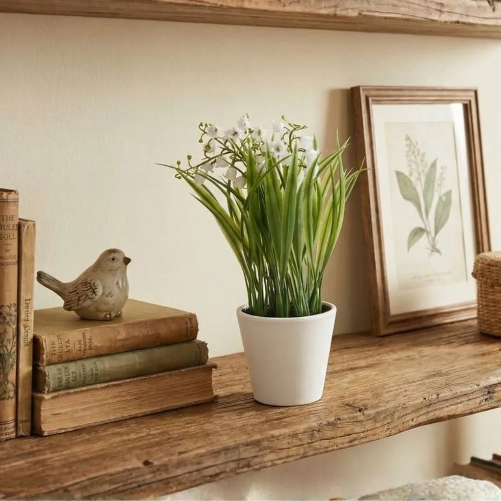 Plantă artificială cu Lăcrămioare decorative 21 cm în ghiveci alb – decor interior modern
