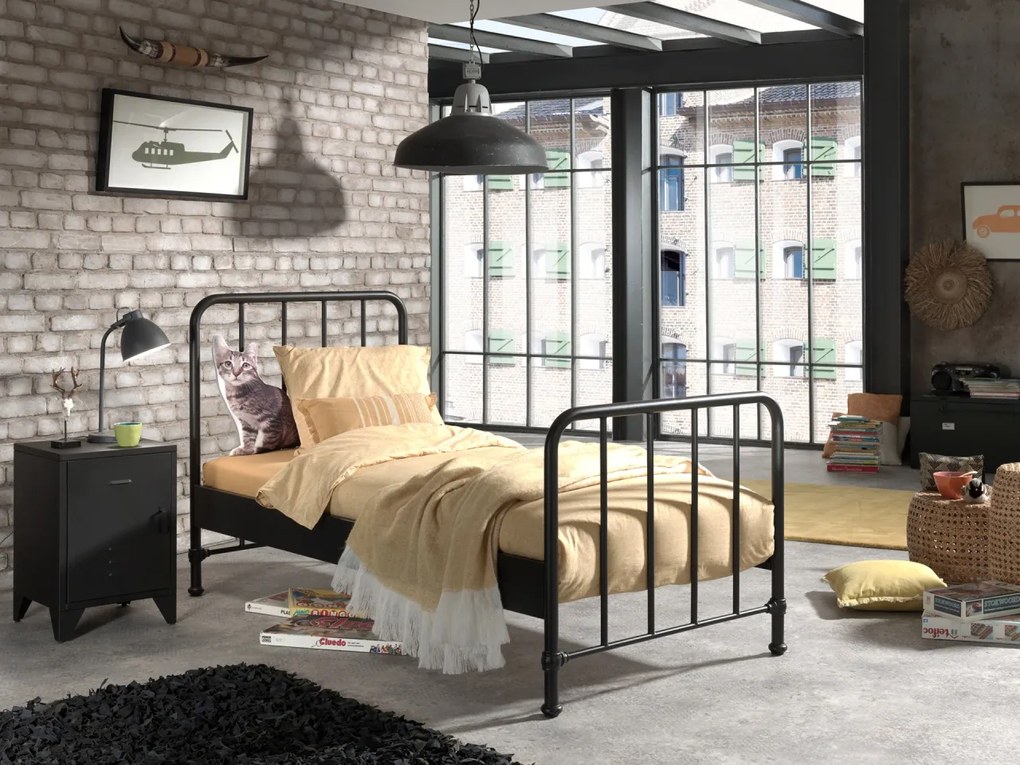 Set BRONXX format din Pat copiiul negru BRONXX (90x200 cm) și NOPTIERA camera copiineagră asortată.