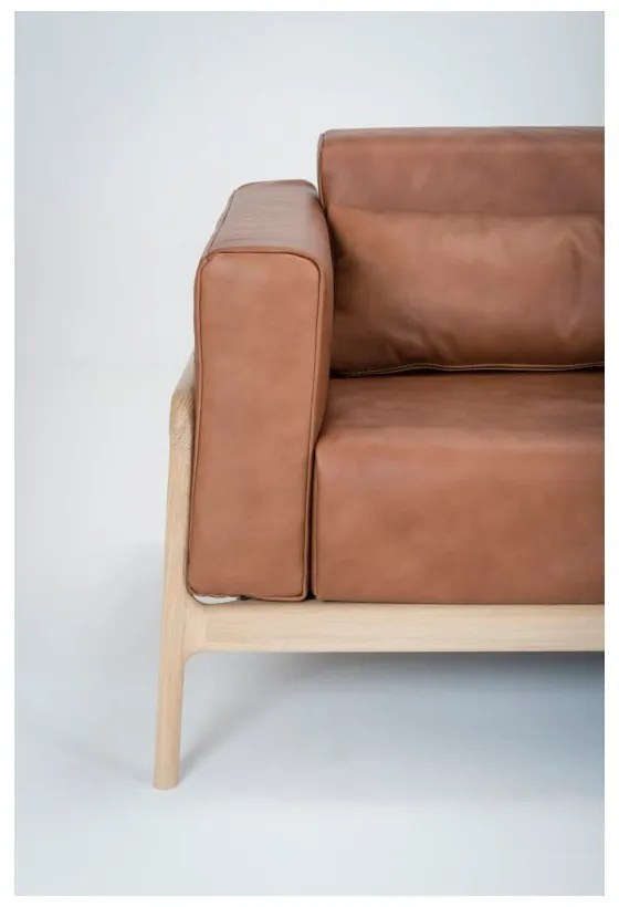 Canapea din piele bovină cu structură din lemn masiv de stejar Gazzda Fawn, 210 cm, maro cognac