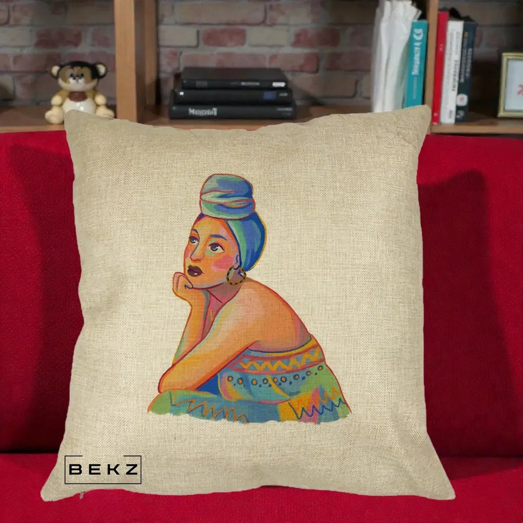Perna Decorativa Portret Femeie Contemplativa, 40x40 cm, Crem, Husa Detasabila, Perna Inclusa, BEKZ®