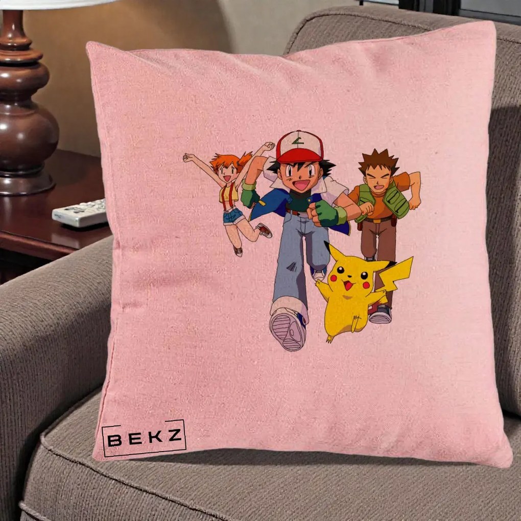 Perna Personalizata Pokemon Ash Misty Brock si Pikachu, 40x40 cm, Roz, Husa Detasabila, Perna Inclusa, BEKZ®