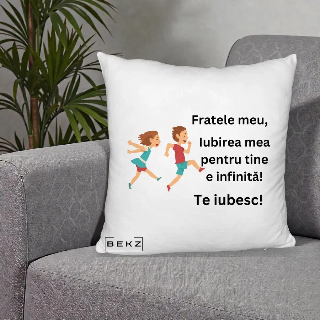 Cadou pentru Frate - Perna Personalizata Fratele Meu Te Iubesc Copii Alergand Colorat, 40x40 cm, Alb Pufos, Husa Detasabila, Perna Inclusa, BEKZ®