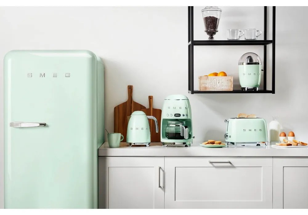 Mașină de cafea cu picurare verde-deschis Retro Style – SMEG