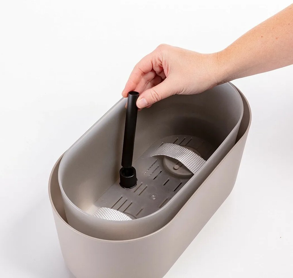 Jardinieră cu auto-irigare Plastia, maro,31 x 16 cm