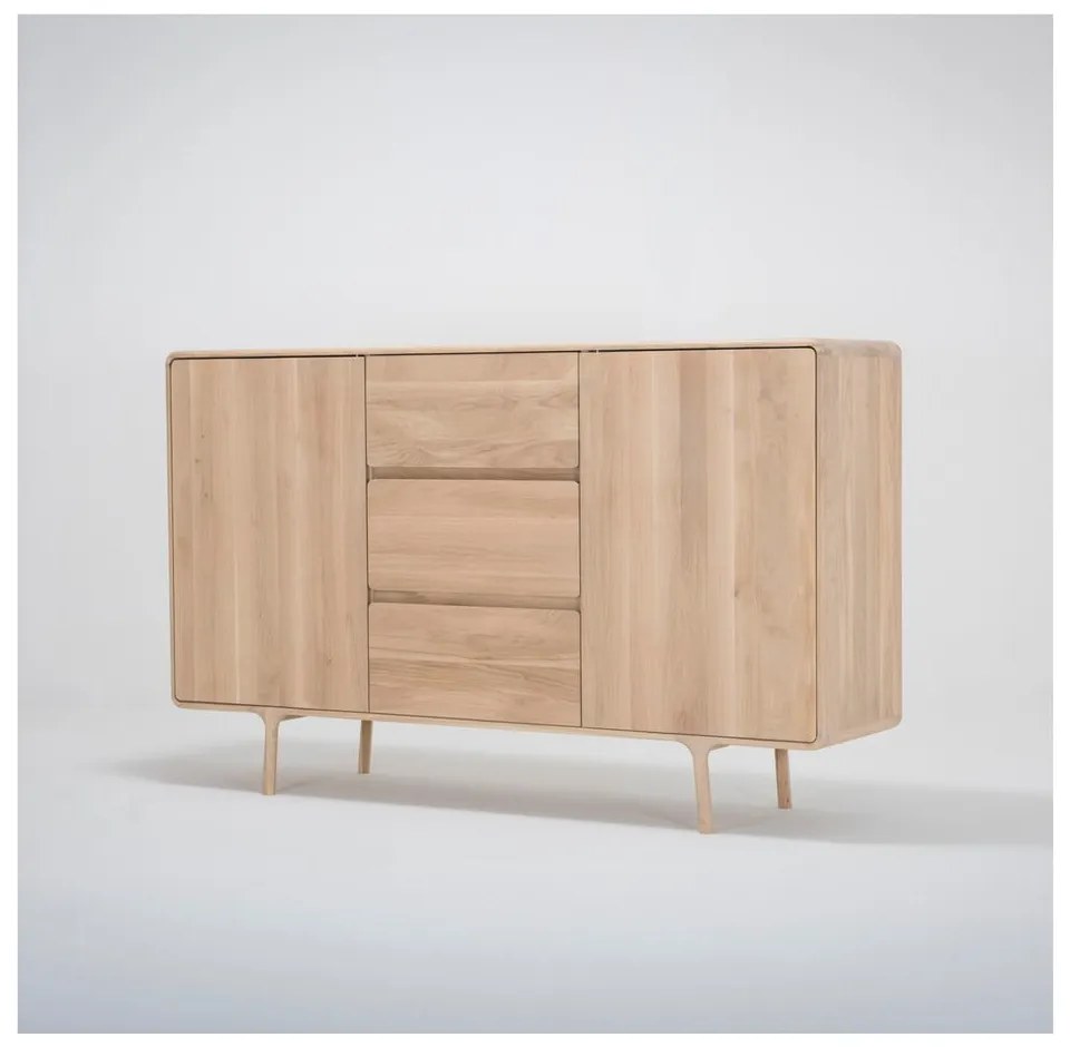 Comodă din lemn masiv de stejar cu 3 sertare Gazzda Fawn, lățime 180 cm