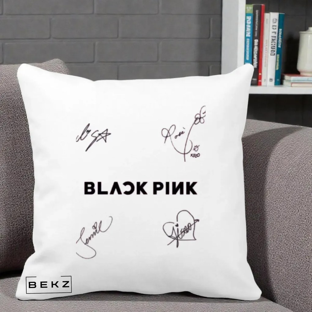 Perna Personalizata K-pop BLACKPINK Tinute Negre Grup Simplu, 40x40 cm, Alba Mata, Husa Detasabila, Perna Inclusa, BEKZ®