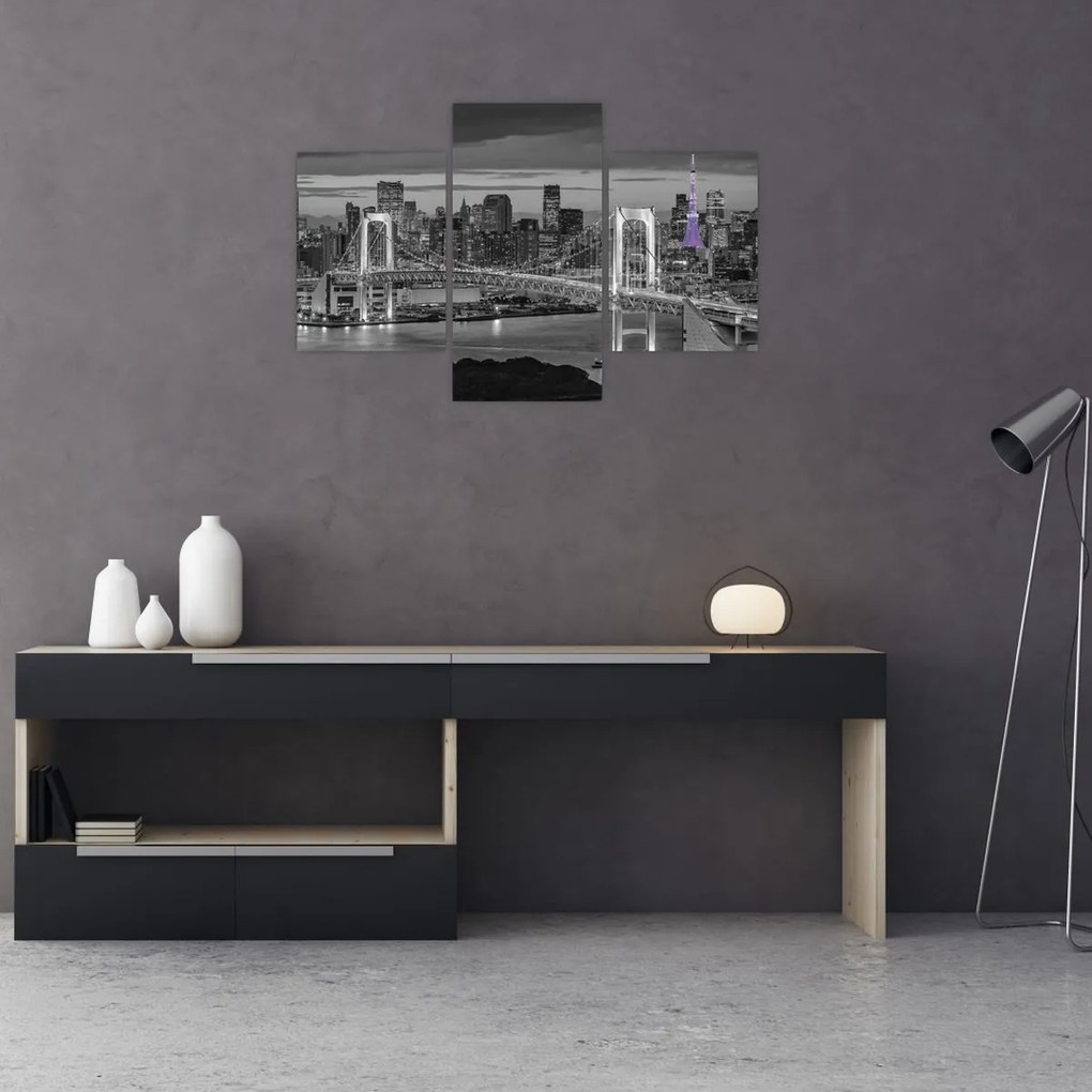 Tablou - Orașul mare cu turnul mov (90x60 cm)