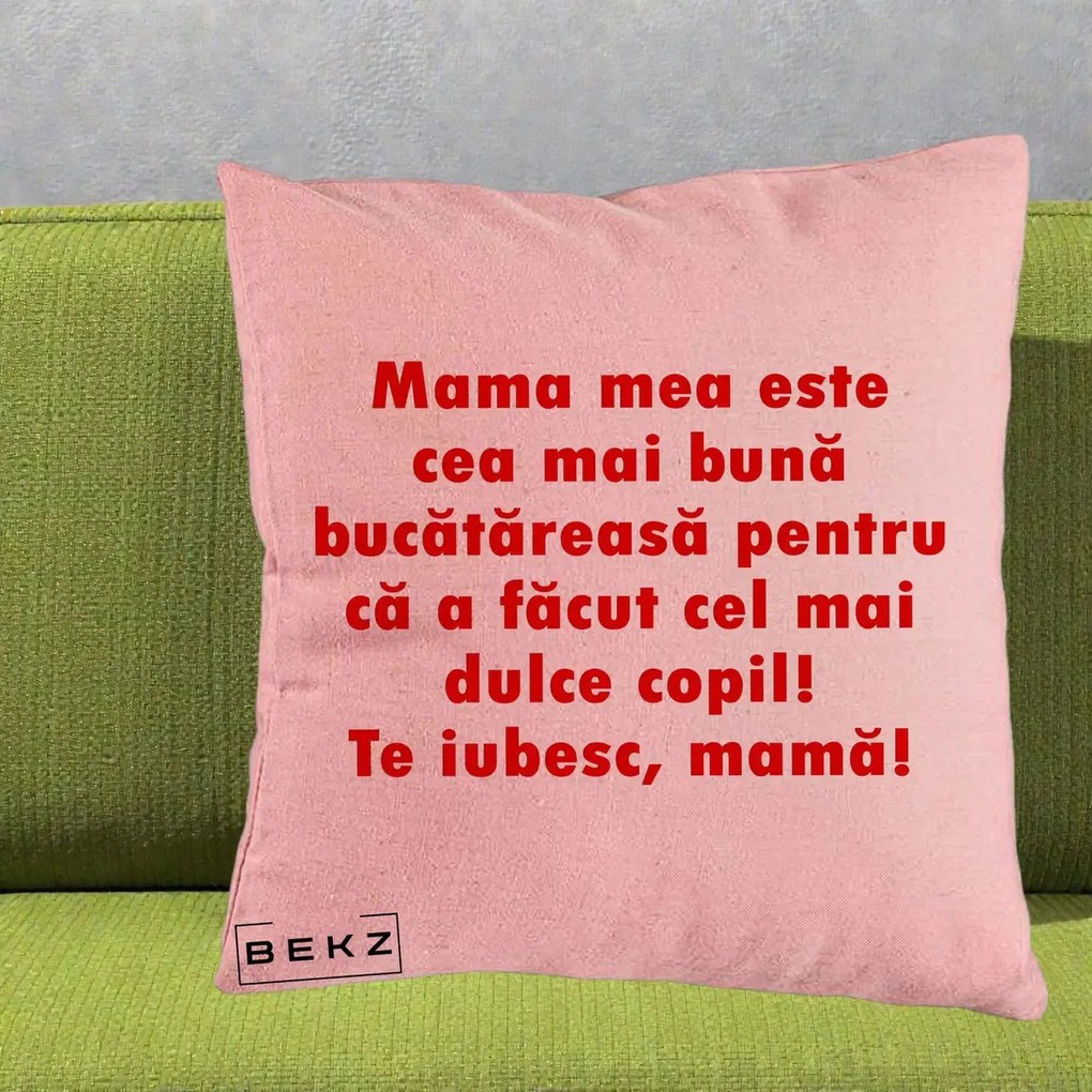 Cadou pentru Mama - Perna Personalizata Mama cea Mai Buna Bucatareasa, 40x40 cm, Roz, Husa Detasabila, Perna Inclusa, BEKZ®