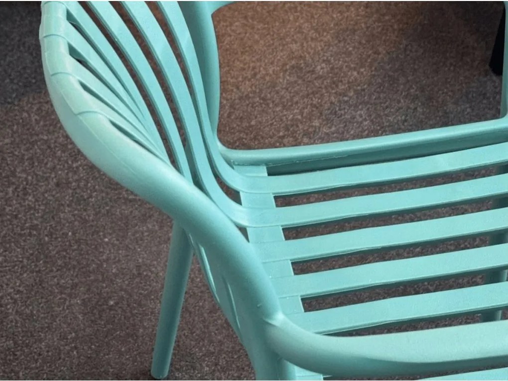Reducere Scaun din plastic TREGO cu brate, albastru II. calitate