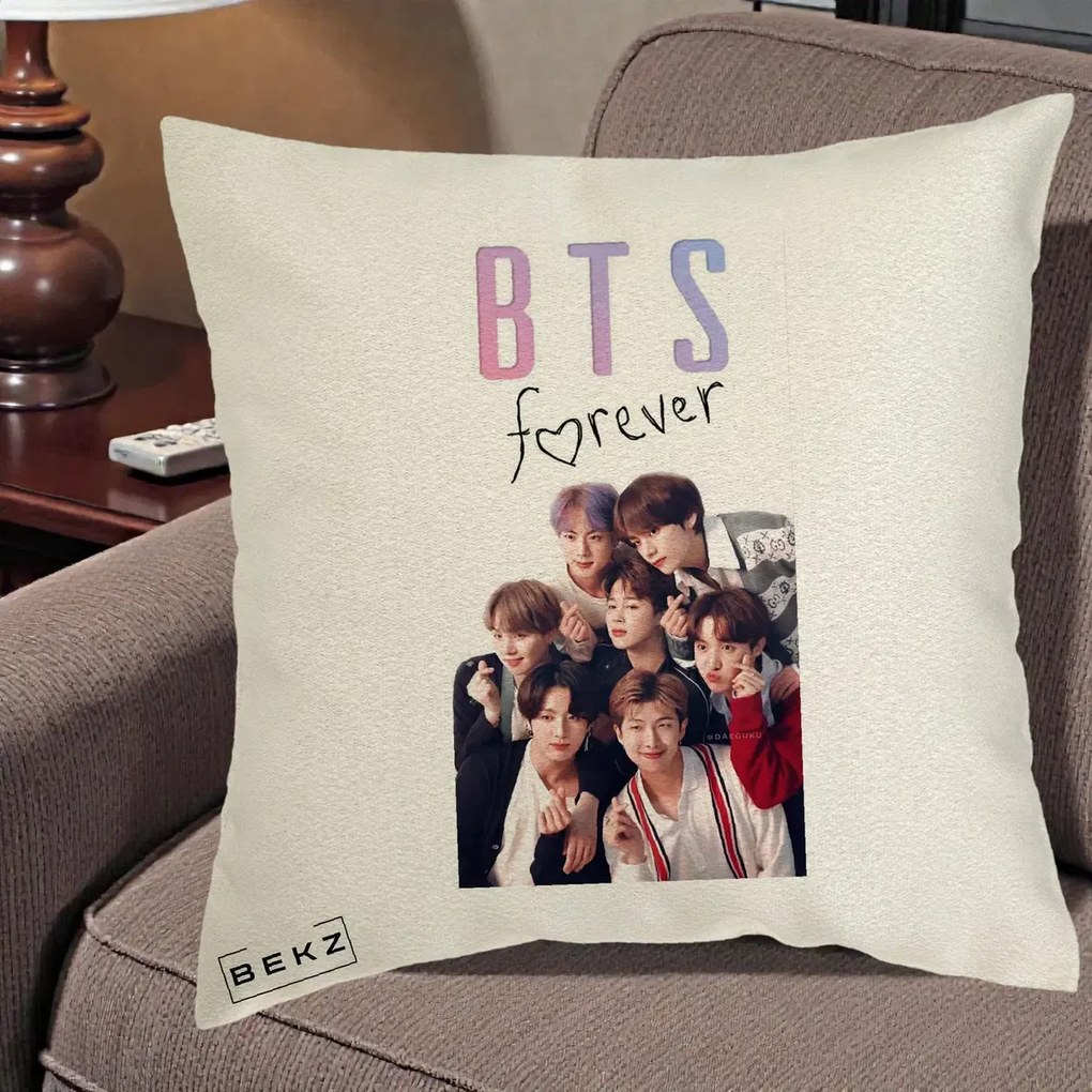 Perna Personalizata K-pop BTS Forever cu Foto Grup Negru, 40x40 cm, Ecru, Husa Detasabila, Perna Inclusa, BEKZ®