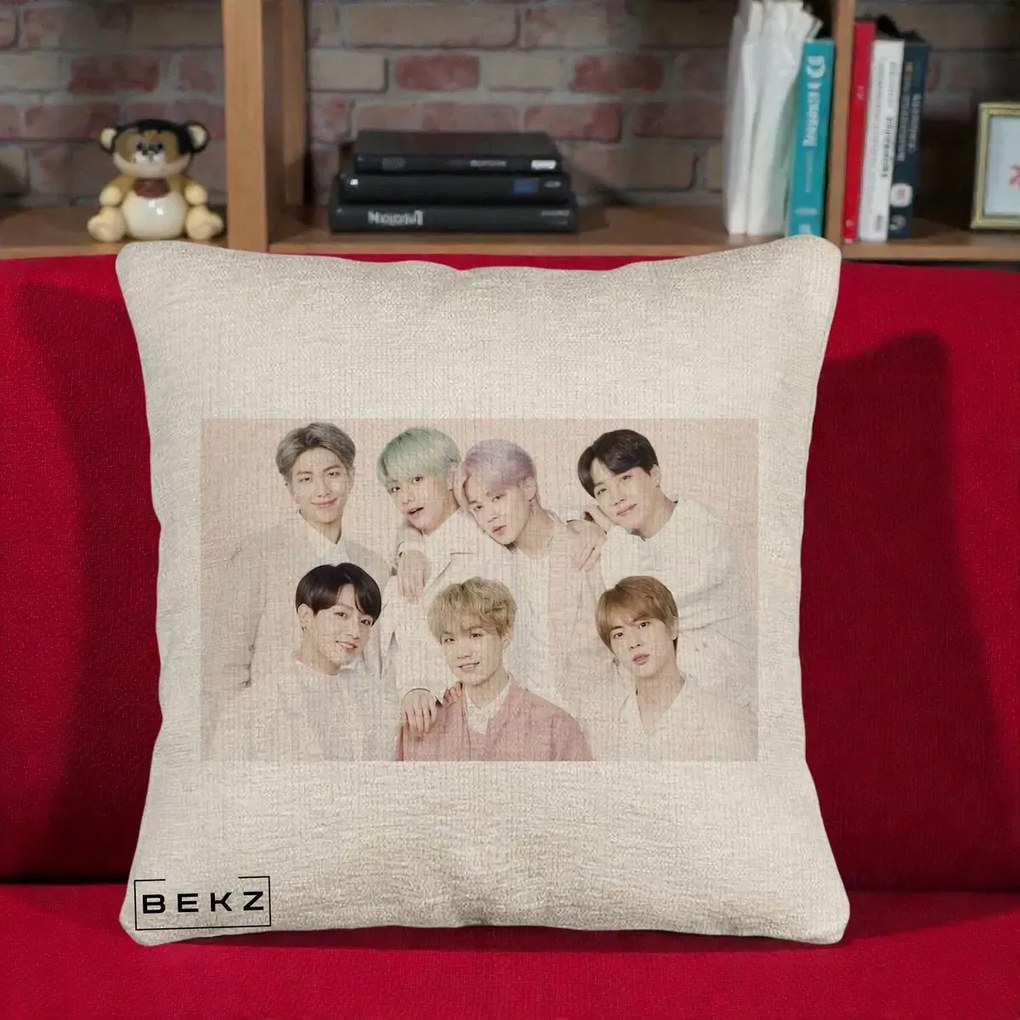 Perna Personalizata K-pop BTS Foto Grup Landscape Pastel, 40x40 cm, Bej Canapea, Husa Detasabila, Perna Inclusa, BEKZ®