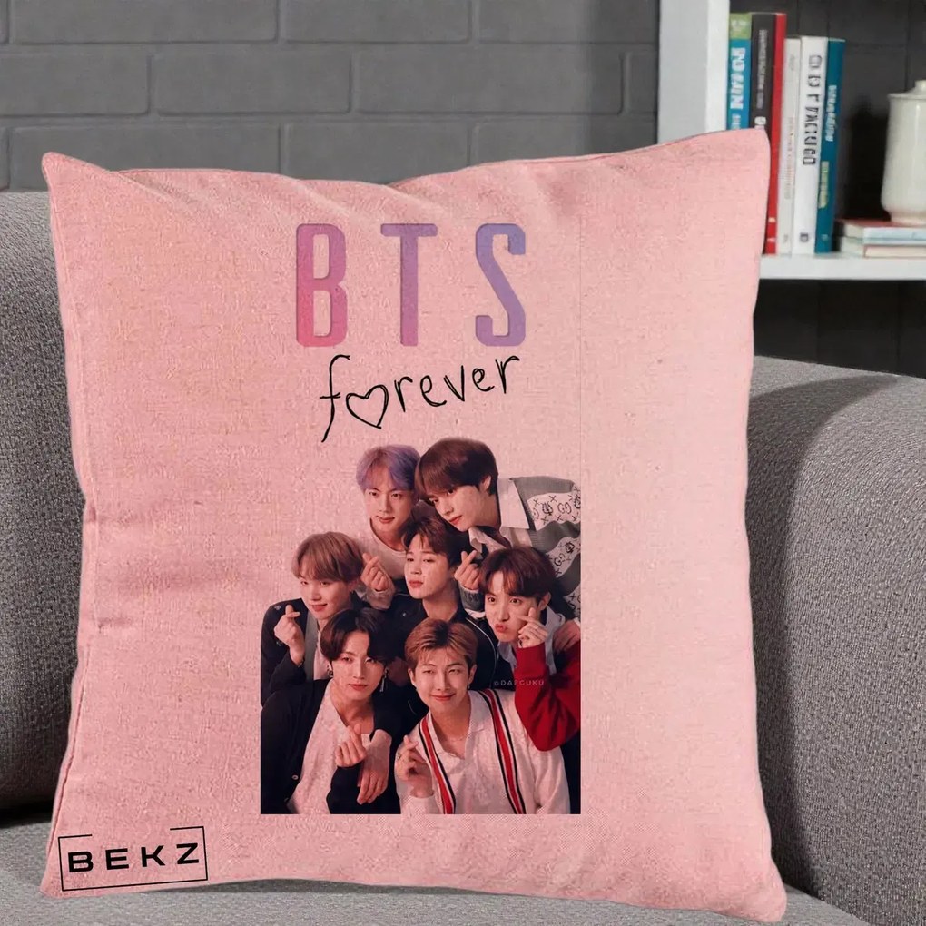 Perna Personalizata K-pop BTS Forever cu Foto Grup Negru, 40x40 cm, Roz, Husa Detasabila, Perna Inclusa, BEKZ®