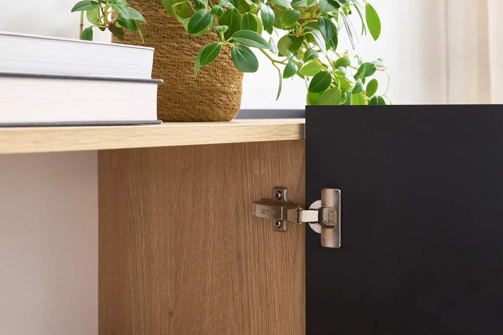 Comodă Desin 170 cm trei uși - negru mat / stejar Nagano