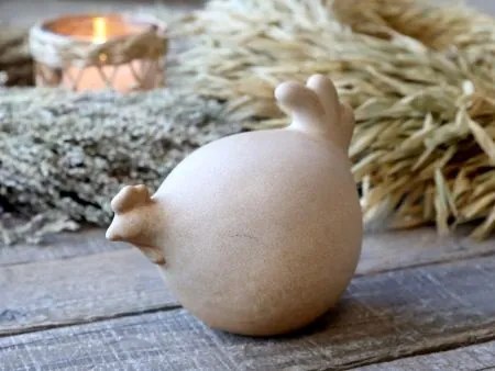 Decorațiune din porțelan în formă de găină, culoare antique latte, H10,5 cm
