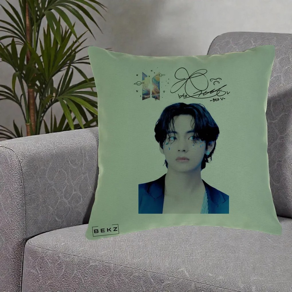Perna Personalizata K-pop BTS V Taehyung Portret cu Autograf, 40x40 cm, Verde, Husa Detasabila, Perna Inclusa, BEKZ®