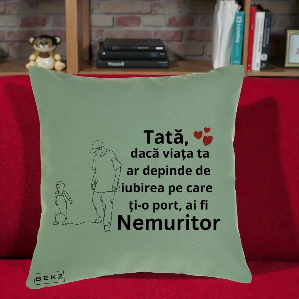 Cadou pentru Tata - Perna Personalizata Tata Nemuritor Joaca cu Mingea, 40x40 cm, Verde, Husa Detasabila, Perna Inclusa, BEKZ®