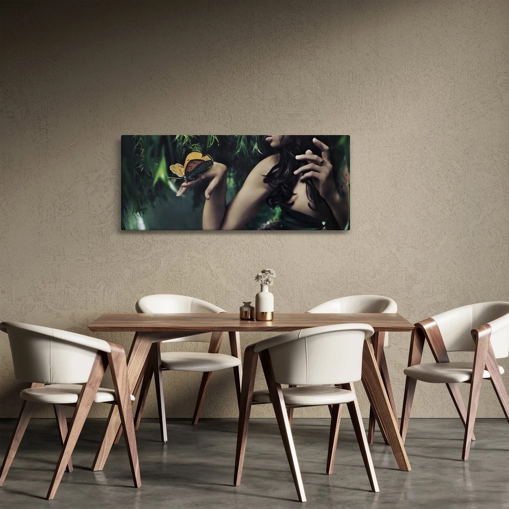 Tablou - Femeia grațioasă cu fluture (120x50 cm)