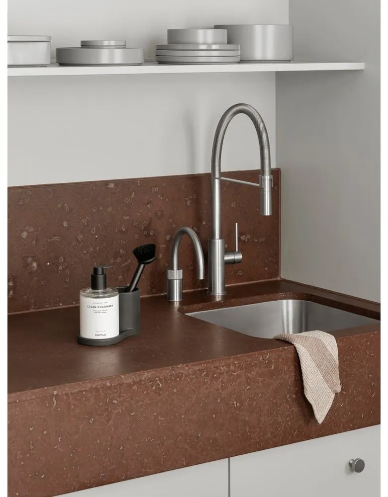 Suport pentru accesorii de spălat negru din gresie Piro – Blomus